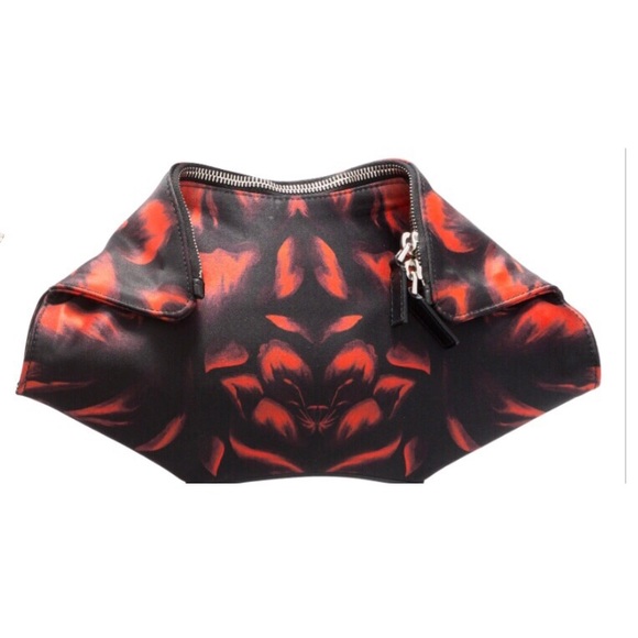 🎈SOLD🎈Alexander McQueen De Manta Clutch - Picture 2 of 4